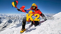 Trispalvė ant K2 viršūnės